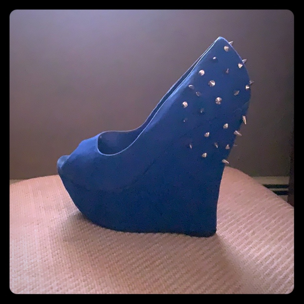 Wedge shoes